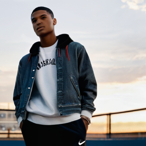 Home 2 나이키 에어조던과 휠라 디스럽터 비교 - **Air Jordan: The Timeless Icon**
A stylish young man in his early twenties, with a confident ye...