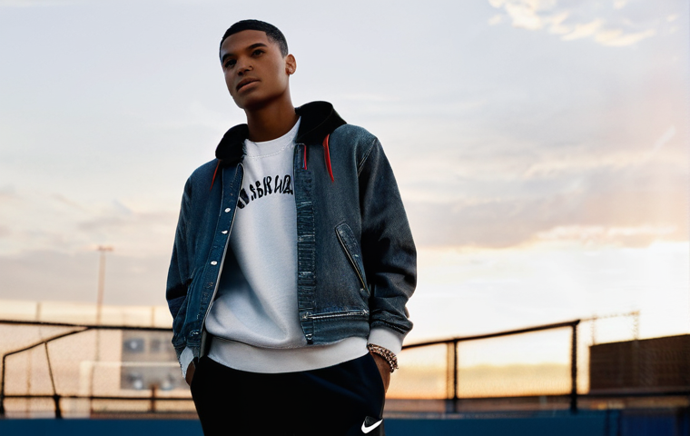 나이키 에어조던과 휠라 디스럽터 비교 - **Air Jordan: The Timeless Icon**
A stylish young man in his early twenties, with a confident ye...